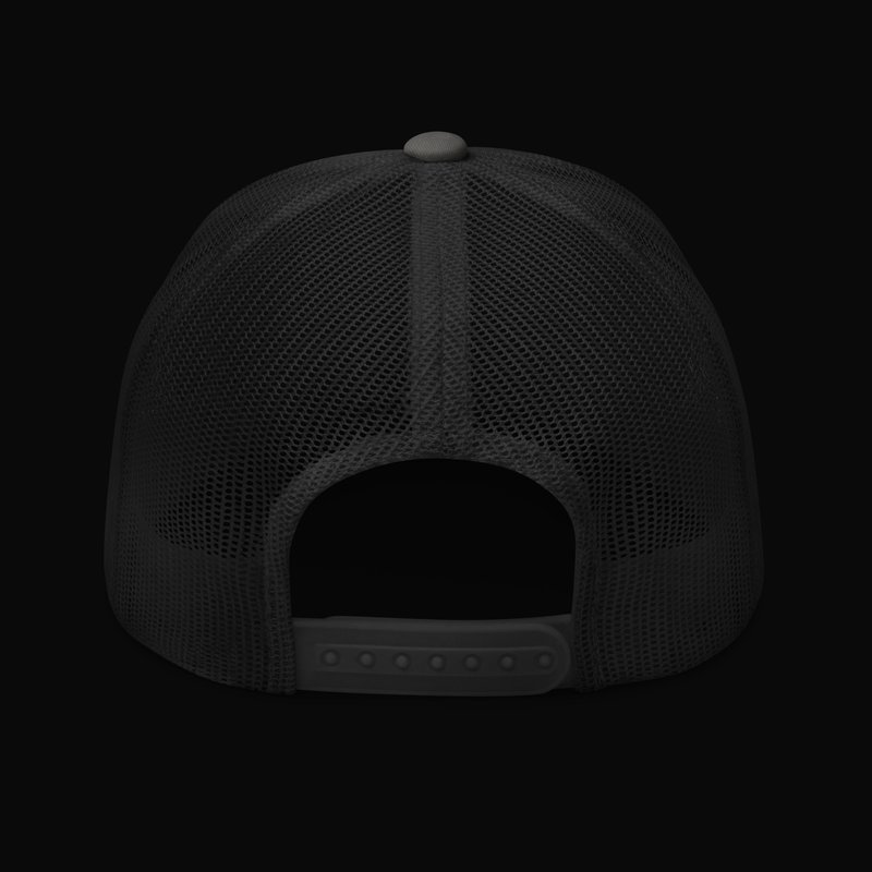 Gorra trucker gris y negra Carpfishing & Friends, vista trasera con cierre ajustable