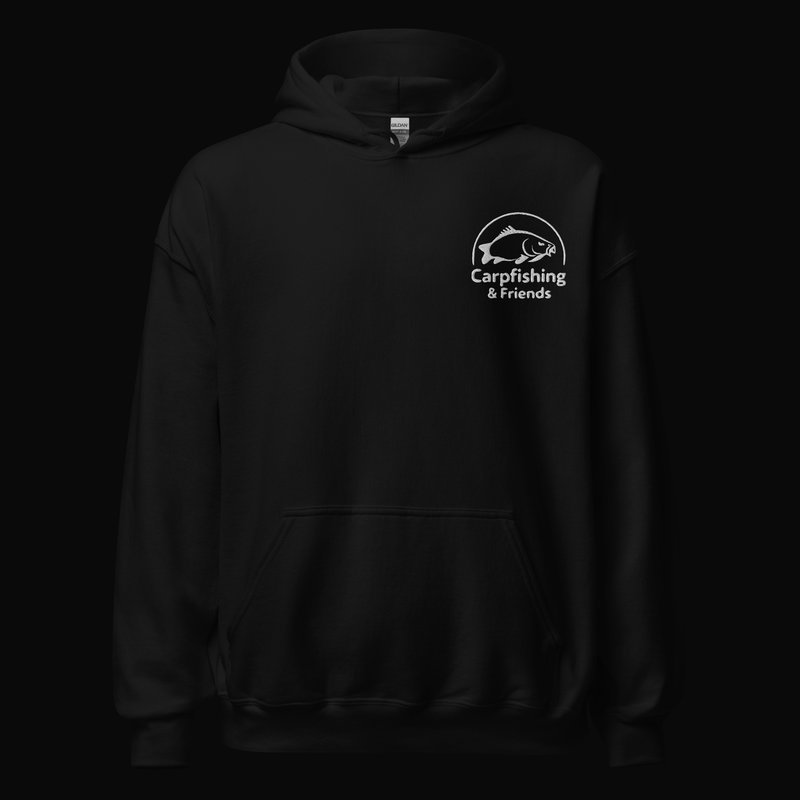 Sudadera con capucha negra Carpfishing & Friends, vista frontal, bordado en el pecho